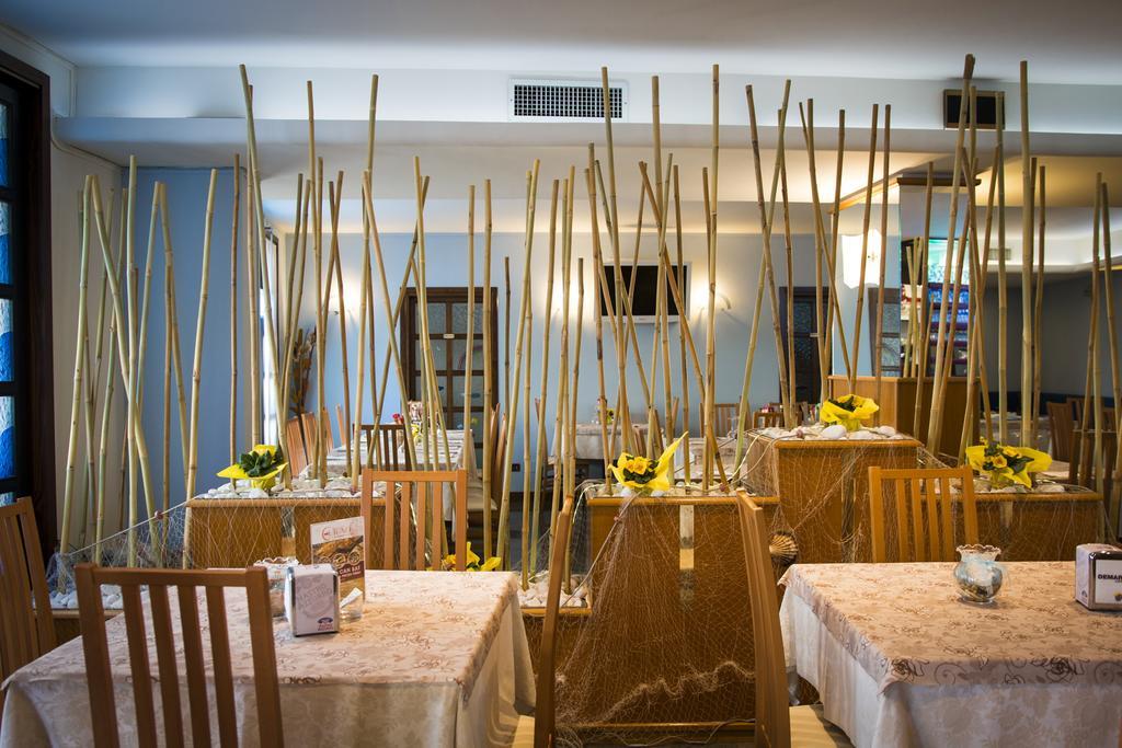 Hotel Ristorante Cigno - Camere And Aparthotel Latisana Exteriér fotografie