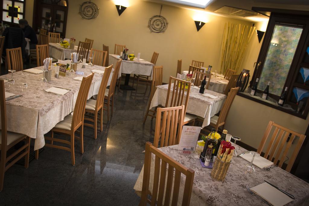 Hotel Ristorante Cigno - Camere And Aparthotel Latisana Exteriér fotografie