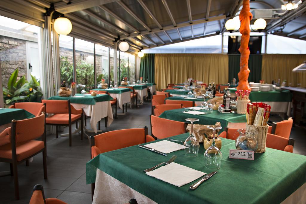 Hotel Ristorante Cigno - Camere And Aparthotel Latisana Exteriér fotografie