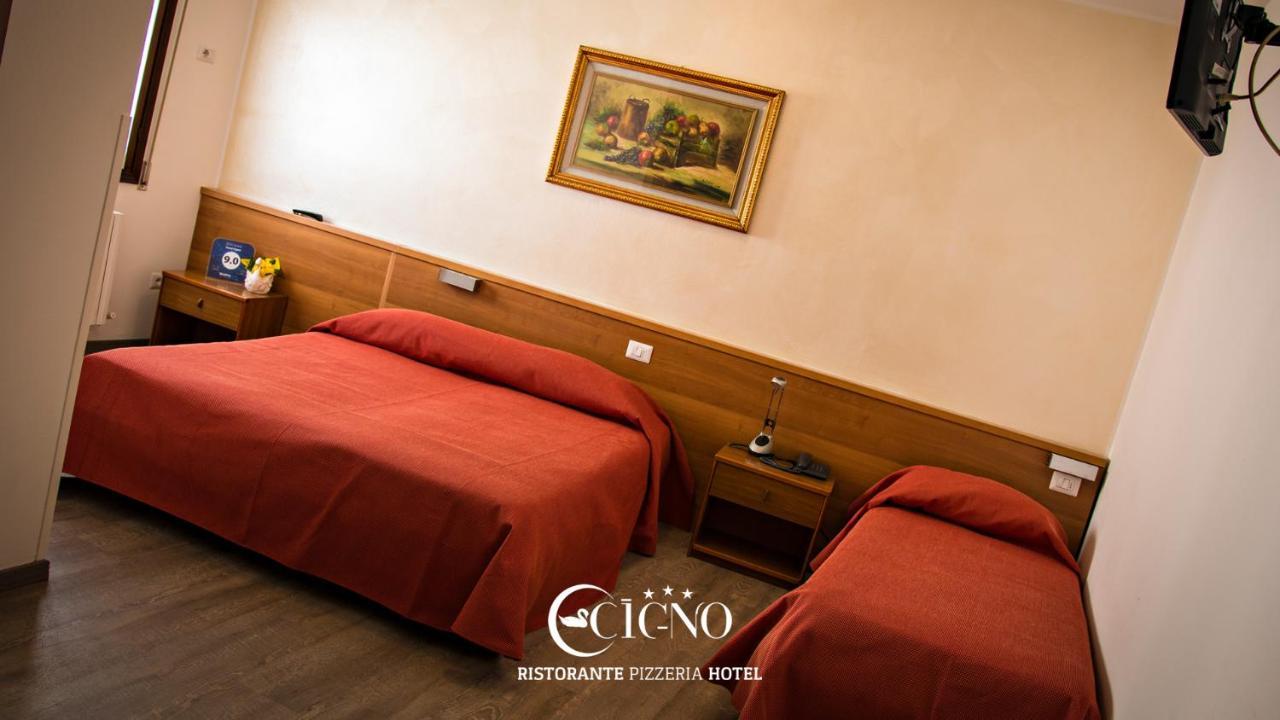 Hotel Ristorante Cigno - Camere And Aparthotel Latisana Exteriér fotografie