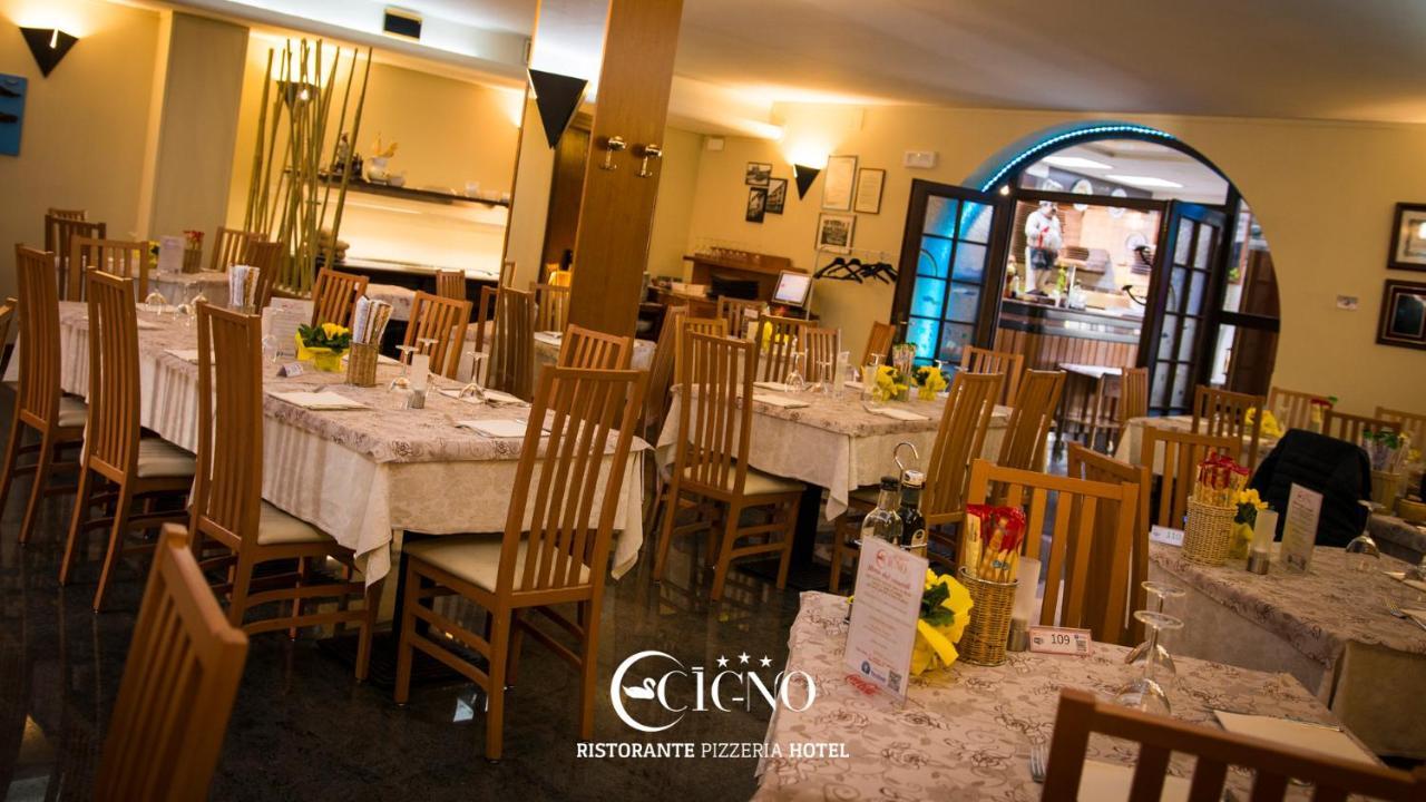 Hotel Ristorante Cigno - Camere And Aparthotel Latisana Exteriér fotografie