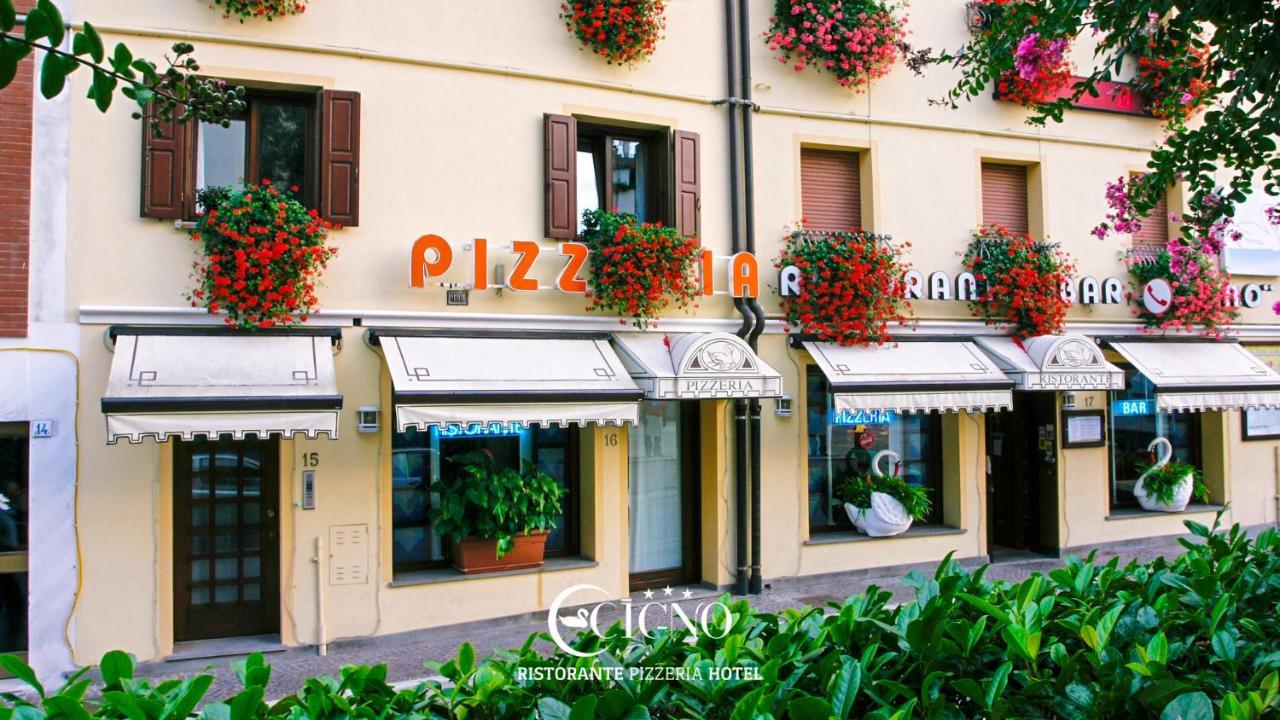Hotel Ristorante Cigno - Camere And Aparthotel Latisana Exteriér fotografie
