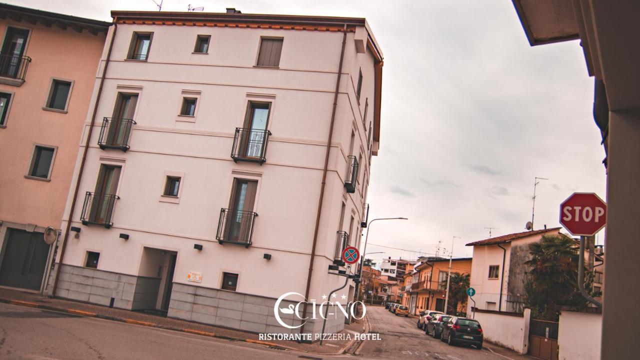 Hotel Ristorante Cigno - Camere And Aparthotel Latisana Exteriér fotografie